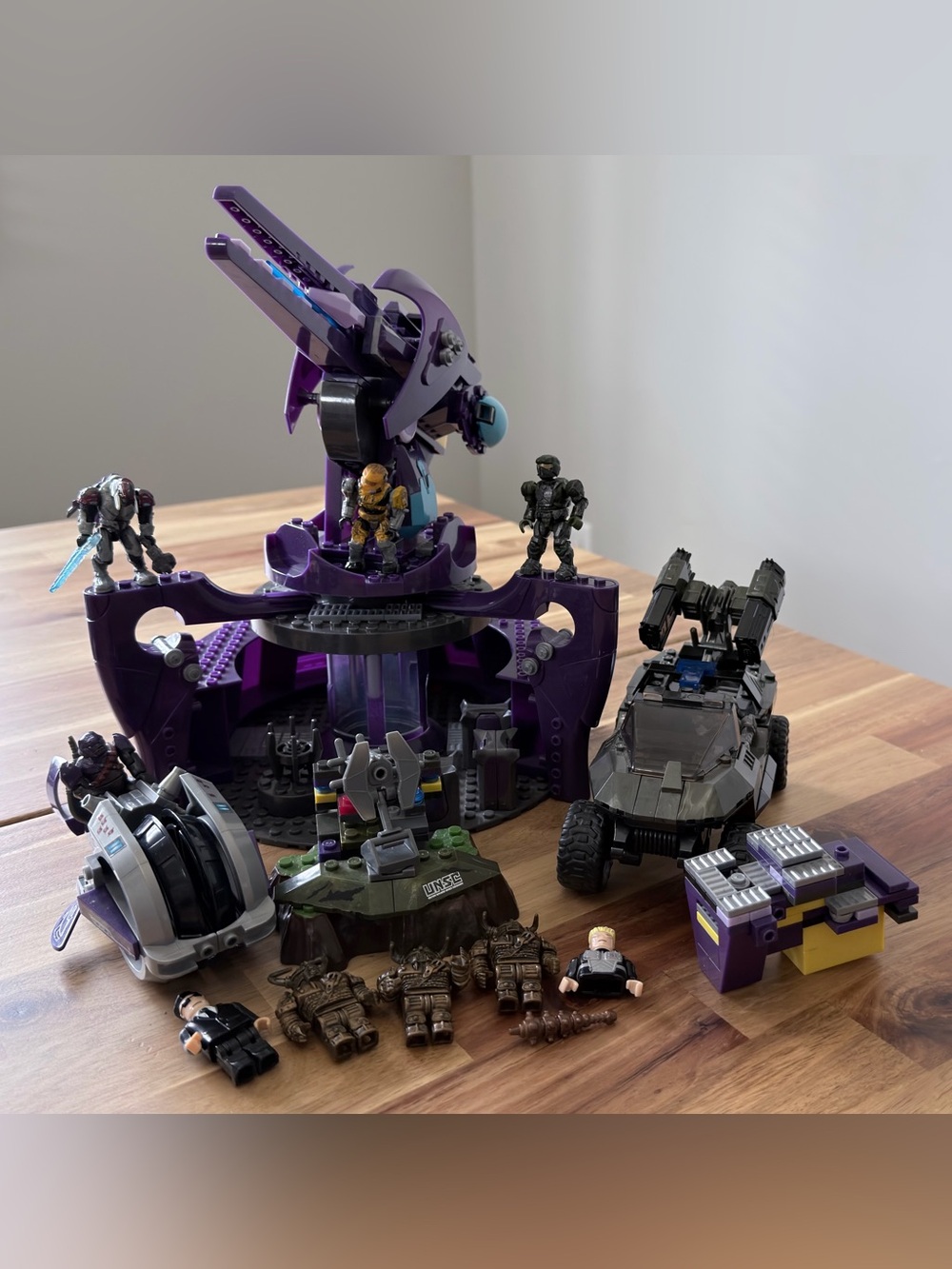 Mega Bloks Halo UNSC Rockethog vs Anti-Aircraft Set And Covenant Chopper